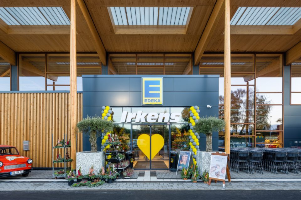 Irkens Lebensmittelhandels KG - Eingangsbereich des Lebensmittelfachhandels EDEKA Irkens in Krefeld-Oppum